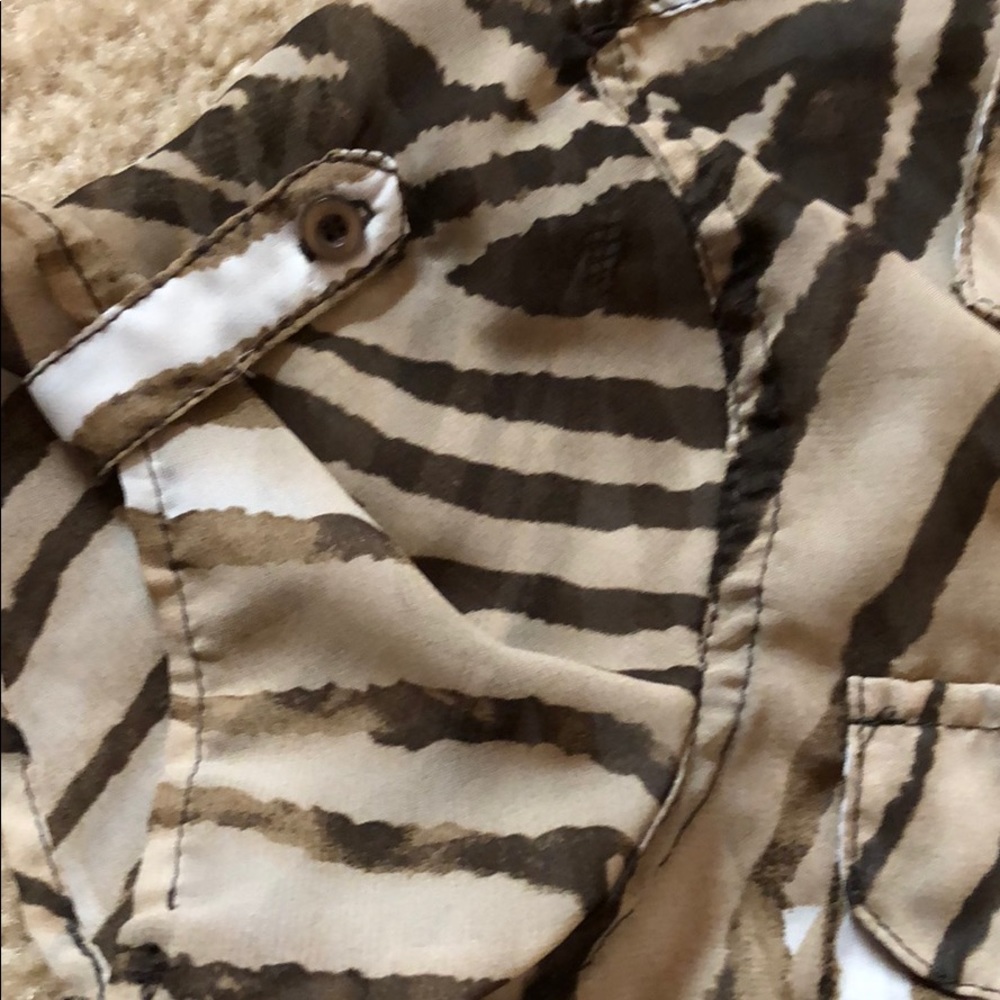 🌼 Sheer Animal Print Button Down Blouse - Size M - Picture 5 of 12